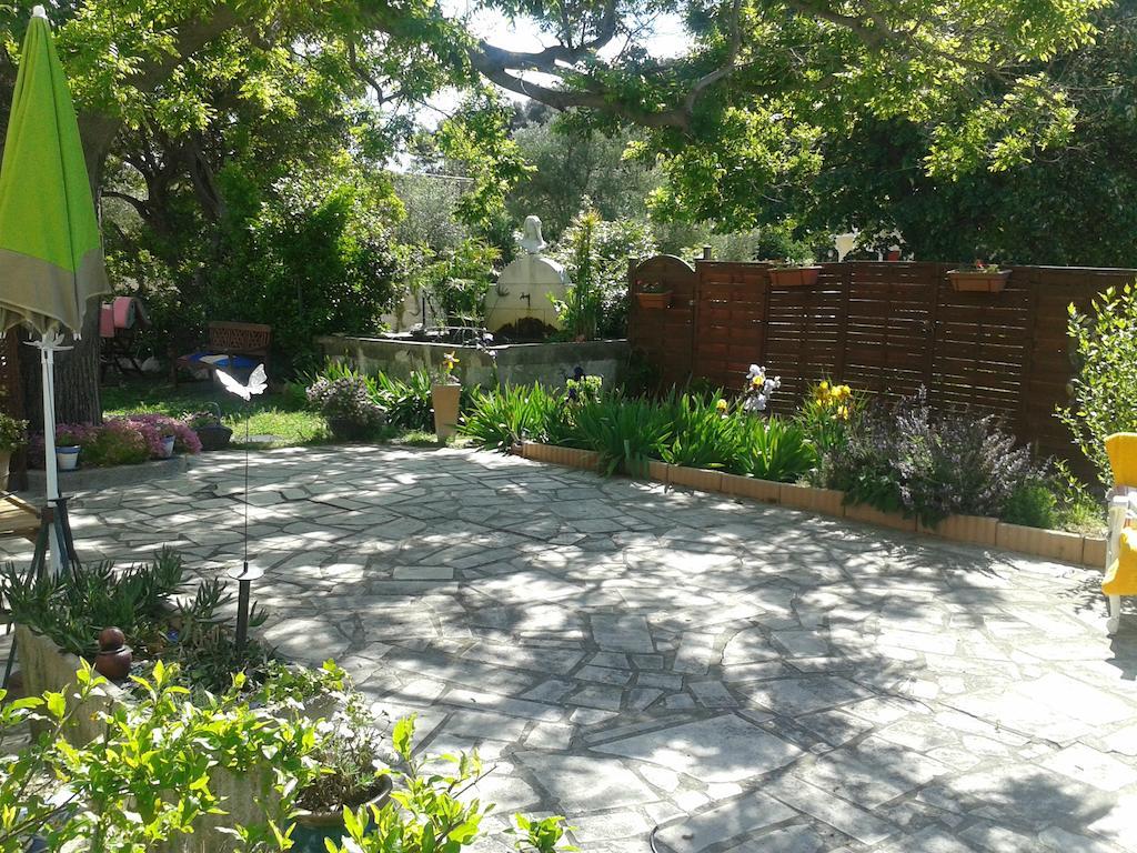 B&B Le Clos Des Cigales Cassis Exterior photo